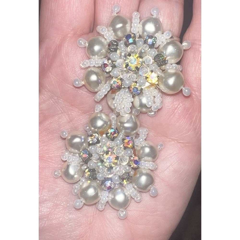 Vintage Colleen Roland White Bead &‎ Rhinestone Clip On Earrings